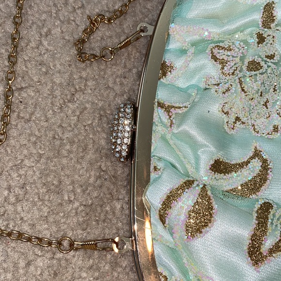 Green and gold purse - Picture 3 of 5